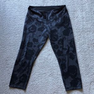 Lululemon croppped capri leggings EUC